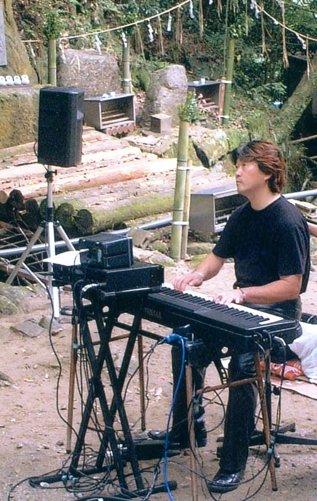 ●2004 5/30 奈良・天理 「桃尾の滝 奉納演奏」
